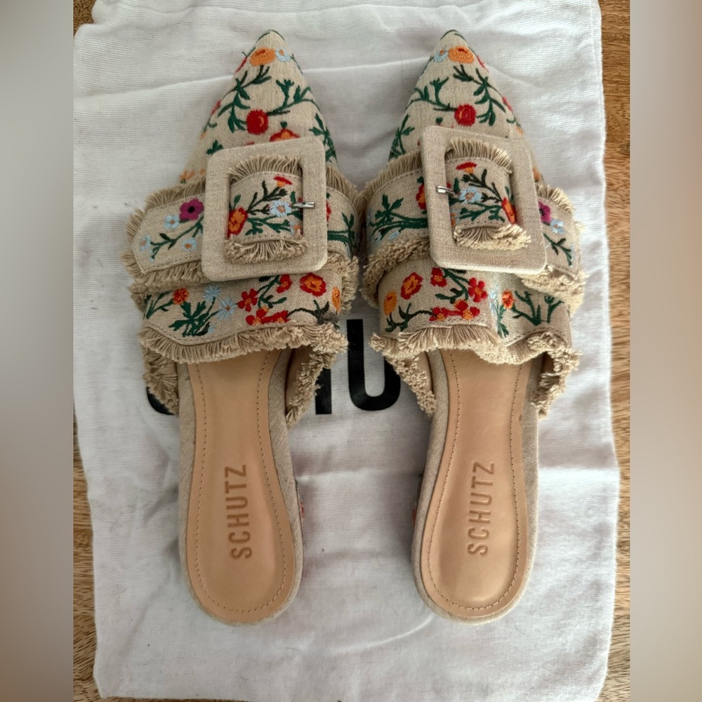 SCHUTZ Women's Floral Embroidered Mules - Cream size 8